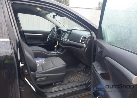 2019 Toyota Highlander Le Plus z USA, uszkodzony, nr VIN 5TDBZRFH2KS716589